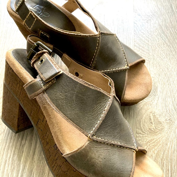 Brown leather wedge sandals - Picture 4 of 9